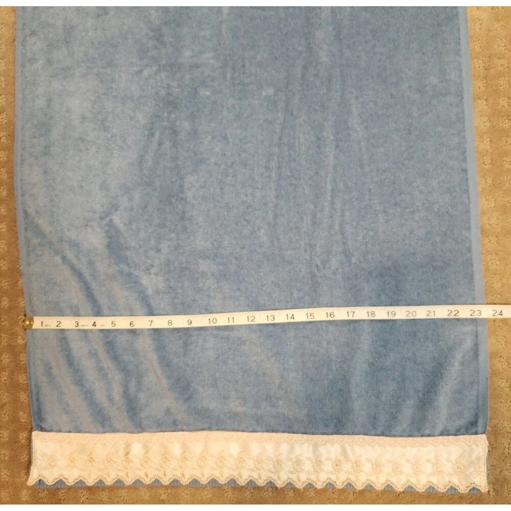 Vtg Saturday Knight Ltd Blue Embroidered Satin Trim Floral Bath & Hand Towel USA